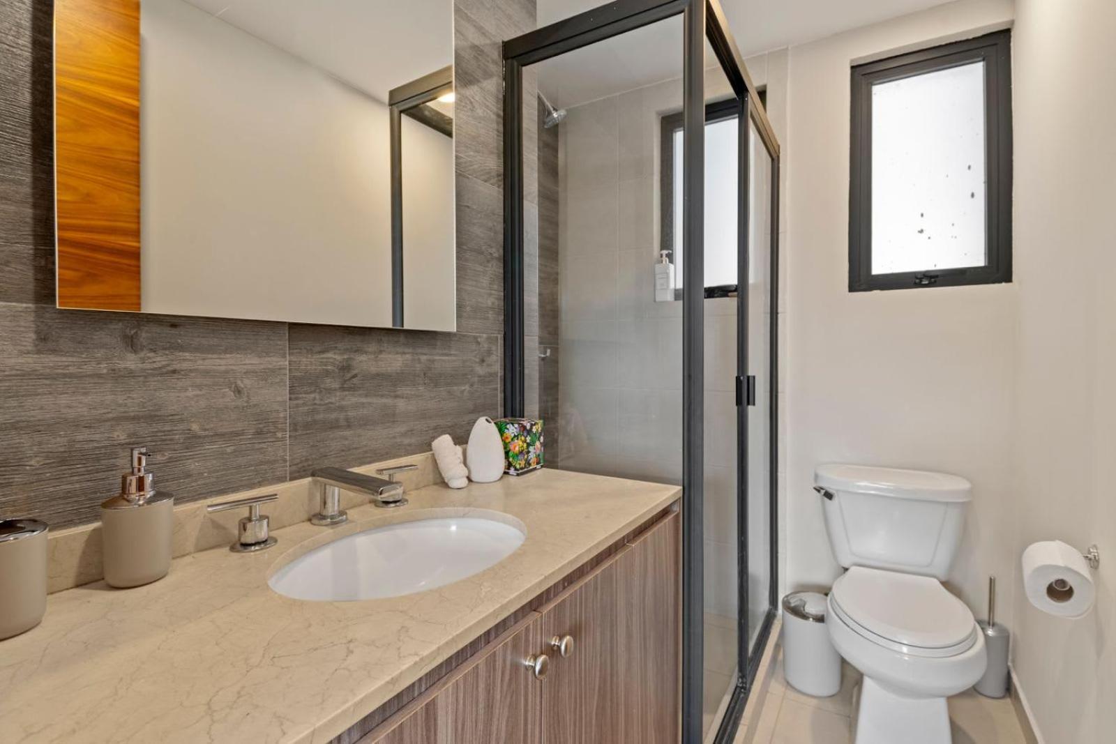 Apartment 205-2 3br 2baths Private Terrace - Sleep 6 Roma Notre *